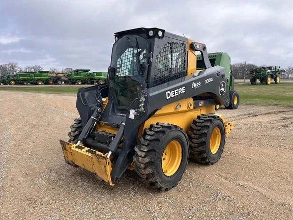 2022 John Deere 330G