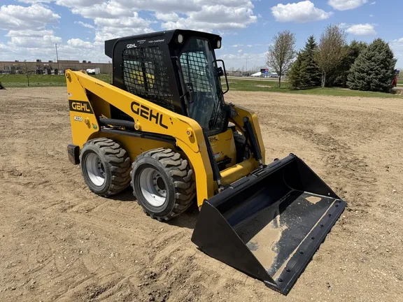 2023 Gehl R220