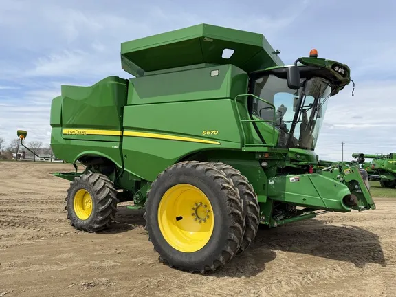 2014 John Deere S670