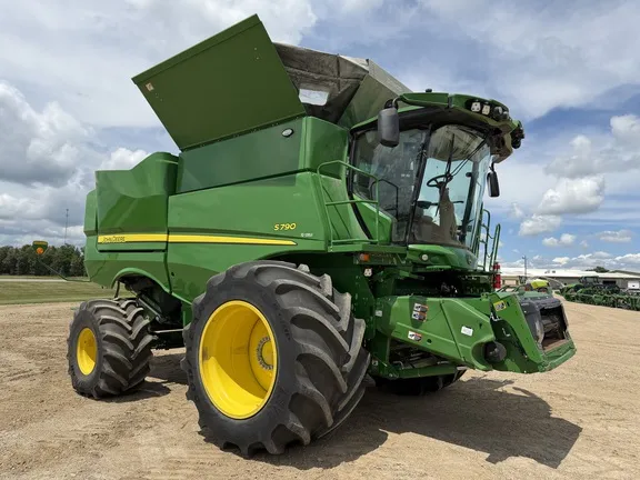 2024 John Deere S790