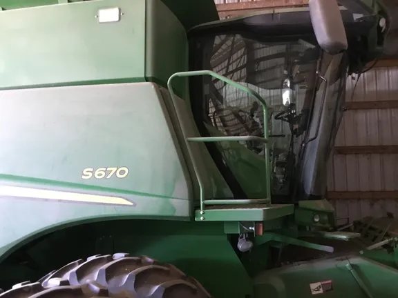 2016 John Deere S670