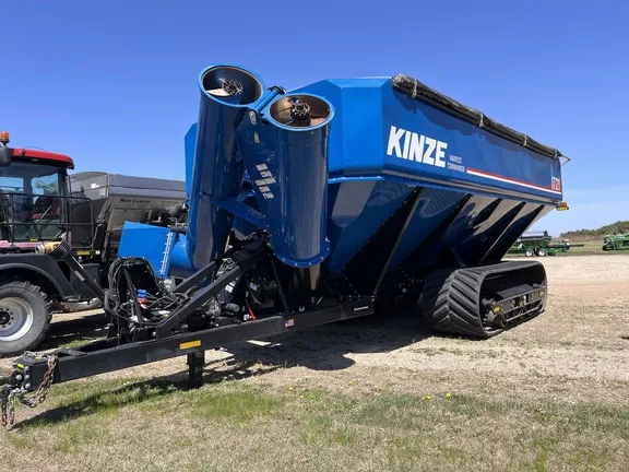 2023 Kinze 1721