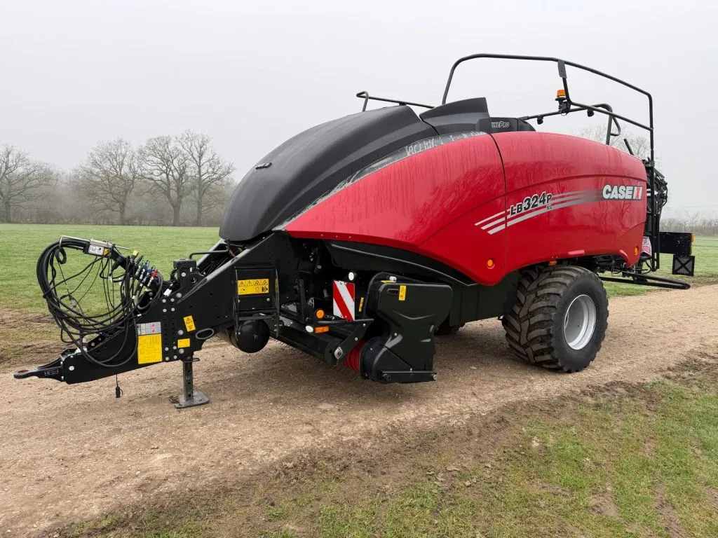 2025 Case LB324XL