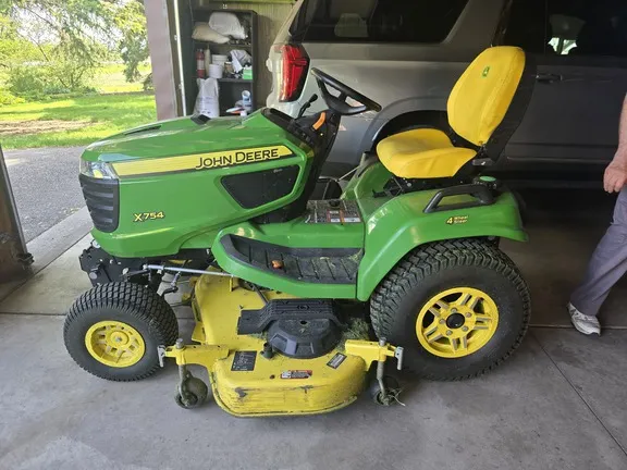 2018 John Deere X754