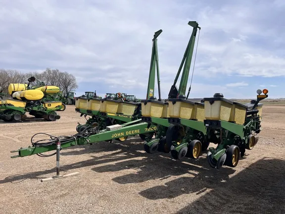 1989 John Deere 7200