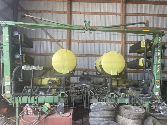 1989 John Deere 7300
