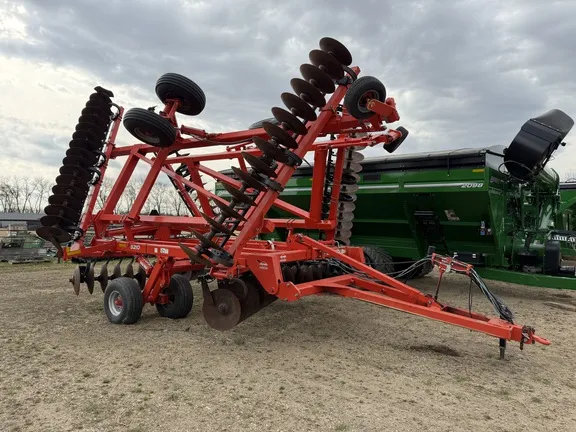 2015 Kuhn Krause 8210