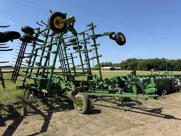2005 John Deere 2210