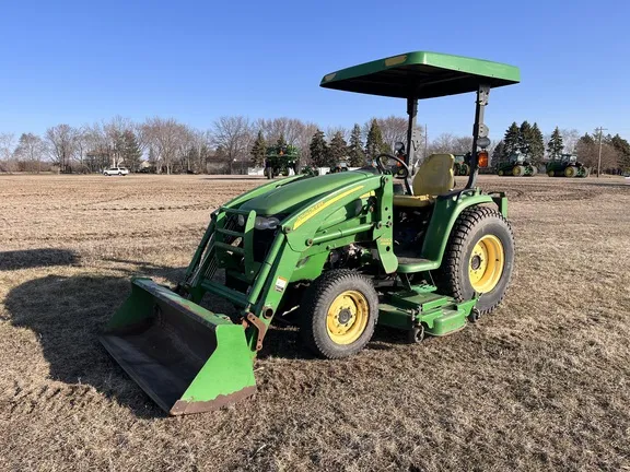 2005 John Deere 3320