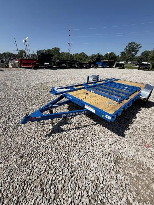 2027 PJ Trailers U8141
