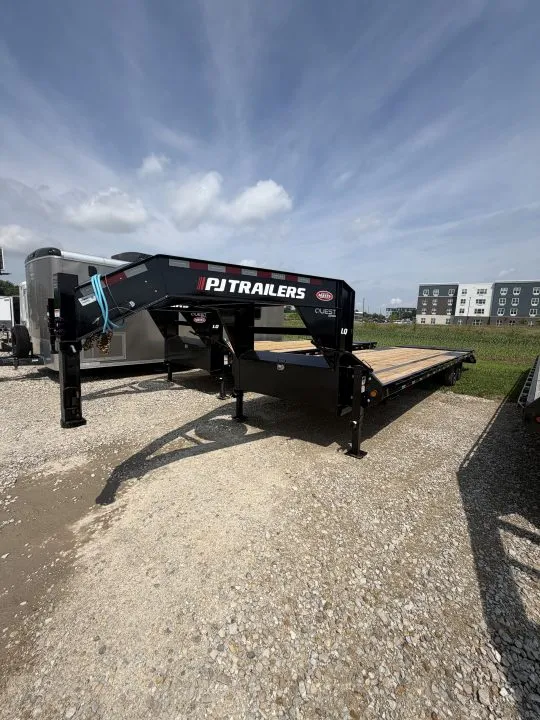2027 PJ Trailers LQ322