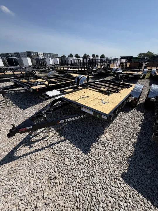 2027 PJ Trailers U7121