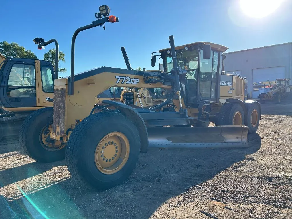 2011 John Deere 772G