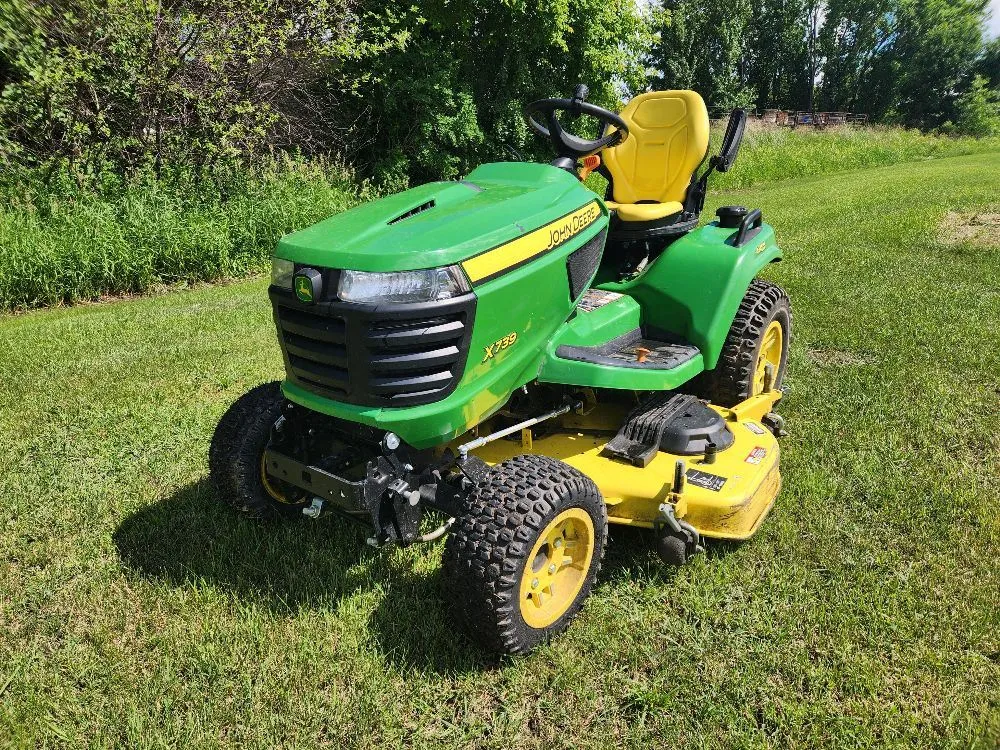 2019 John Deere X739