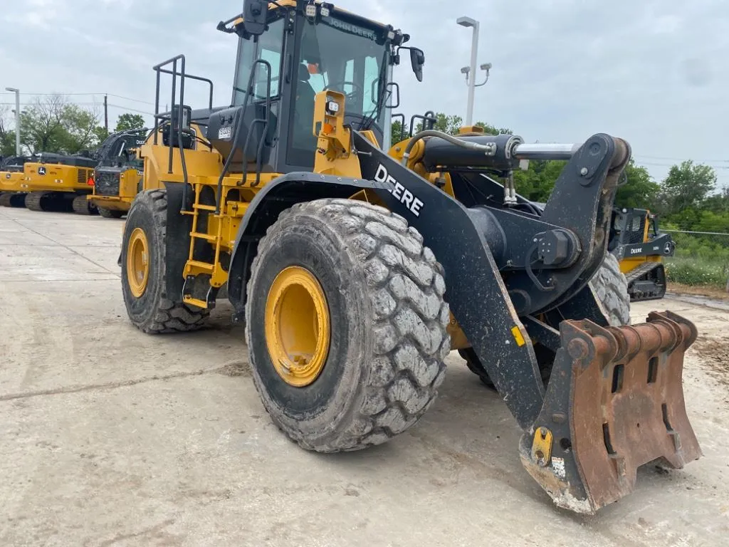 2021 John Deere 744L