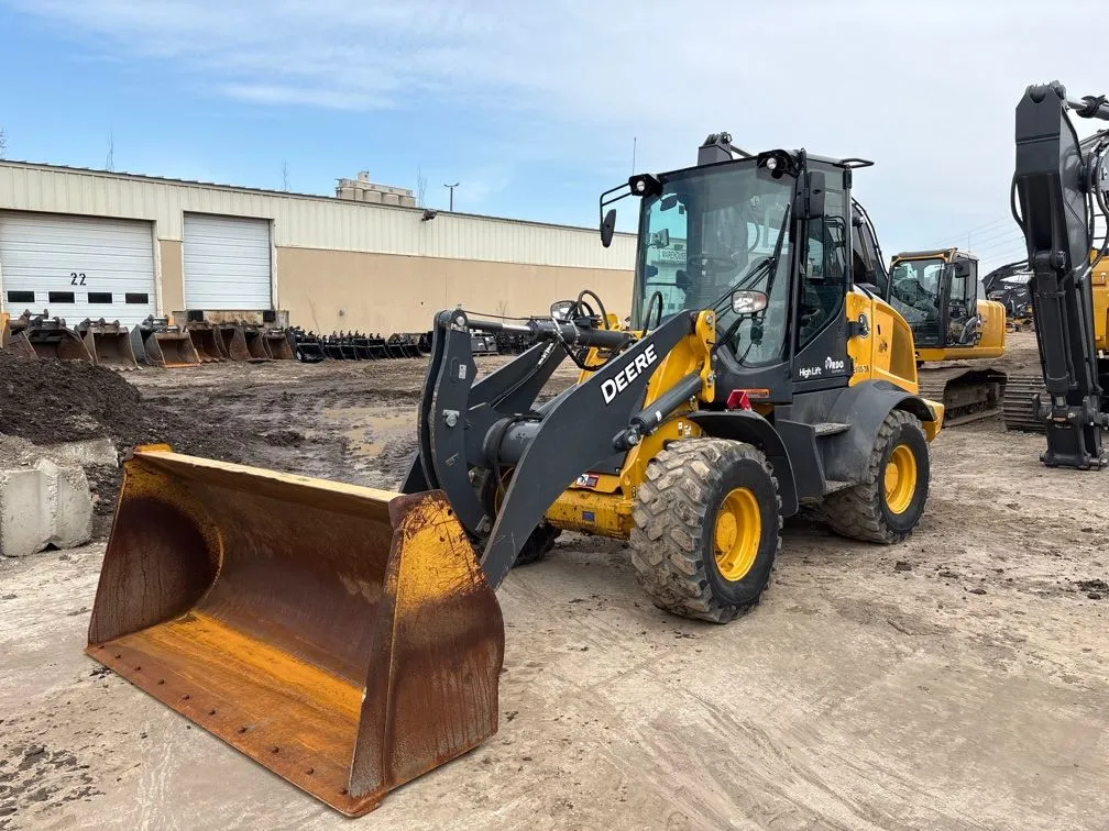 2022 John Deere 324L