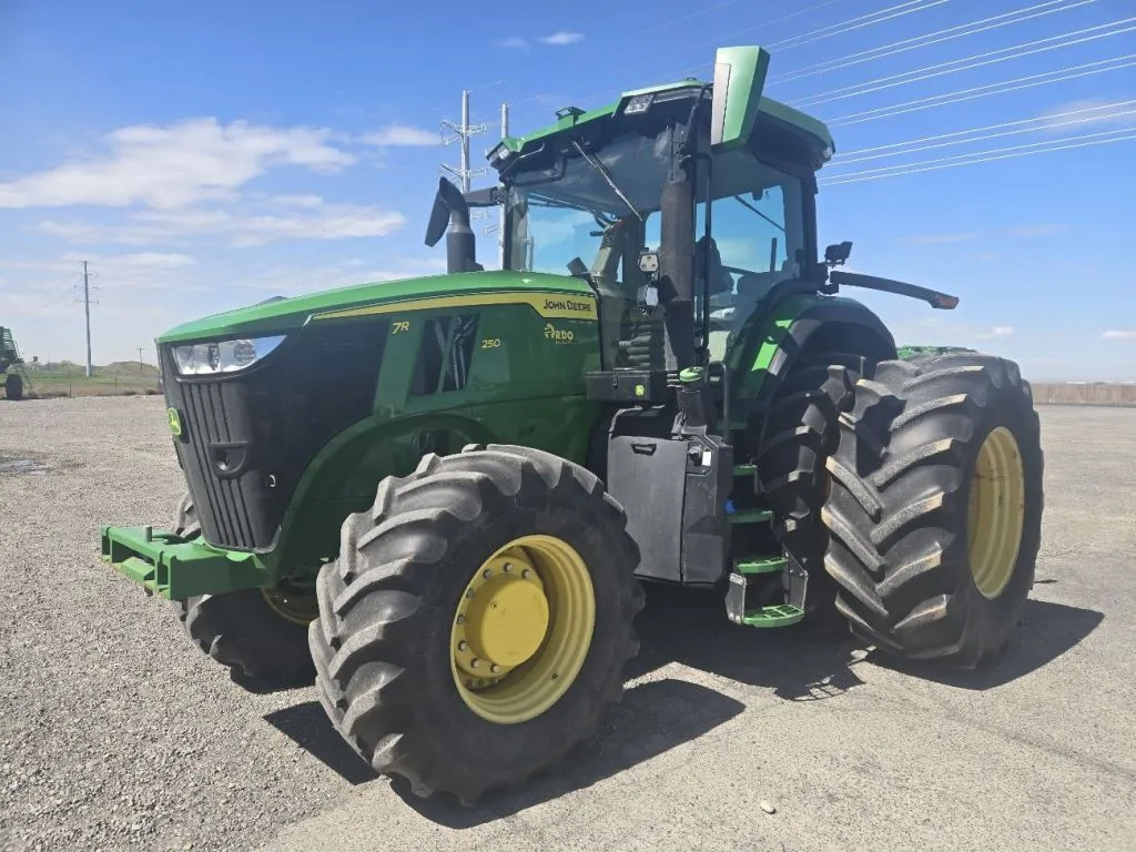 2022 John Deere 7R 250