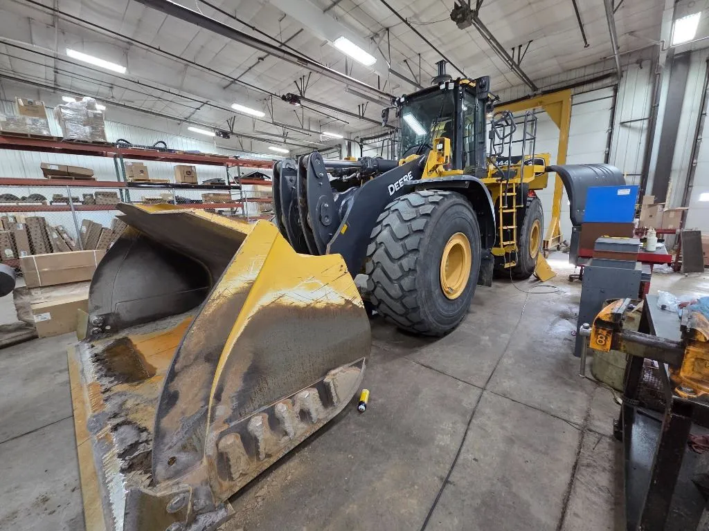 2022 John Deere 844L