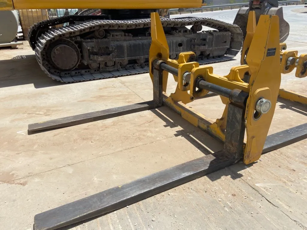 2023 John Deere 644FORKS72