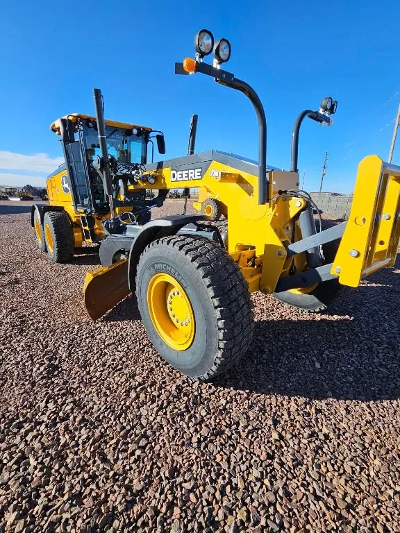2023 John Deere 772G