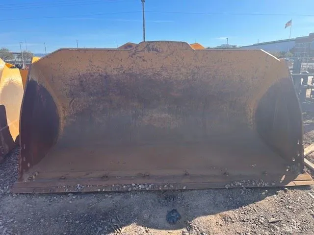 2023 John Deere 824P6.25P