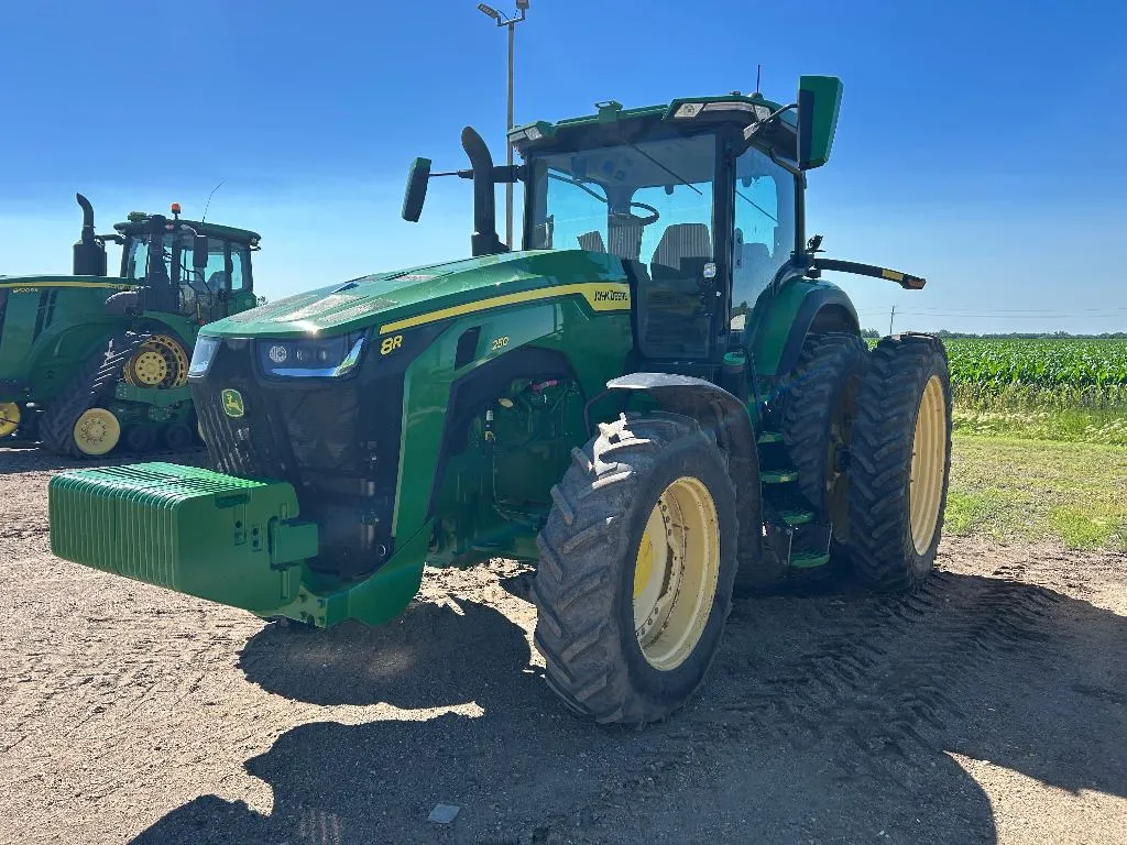 2023 John Deere 8R 250