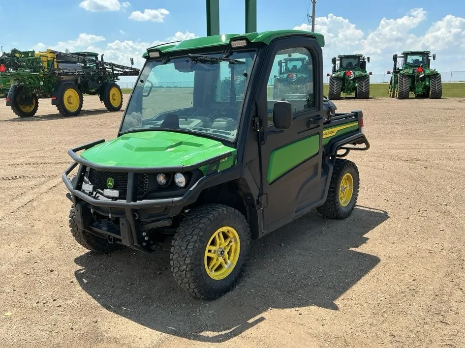 2023 John Deere XUV835R