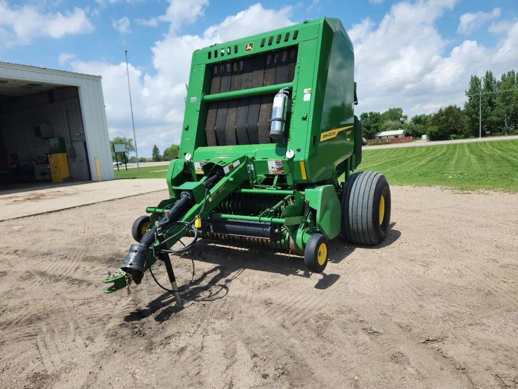 2024 John Deere 561R