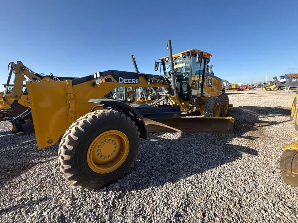 2024 John Deere 772G