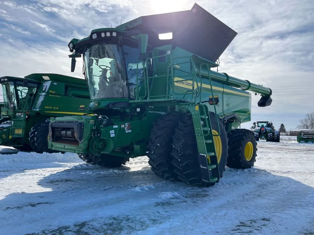2025 John Deere S7 900