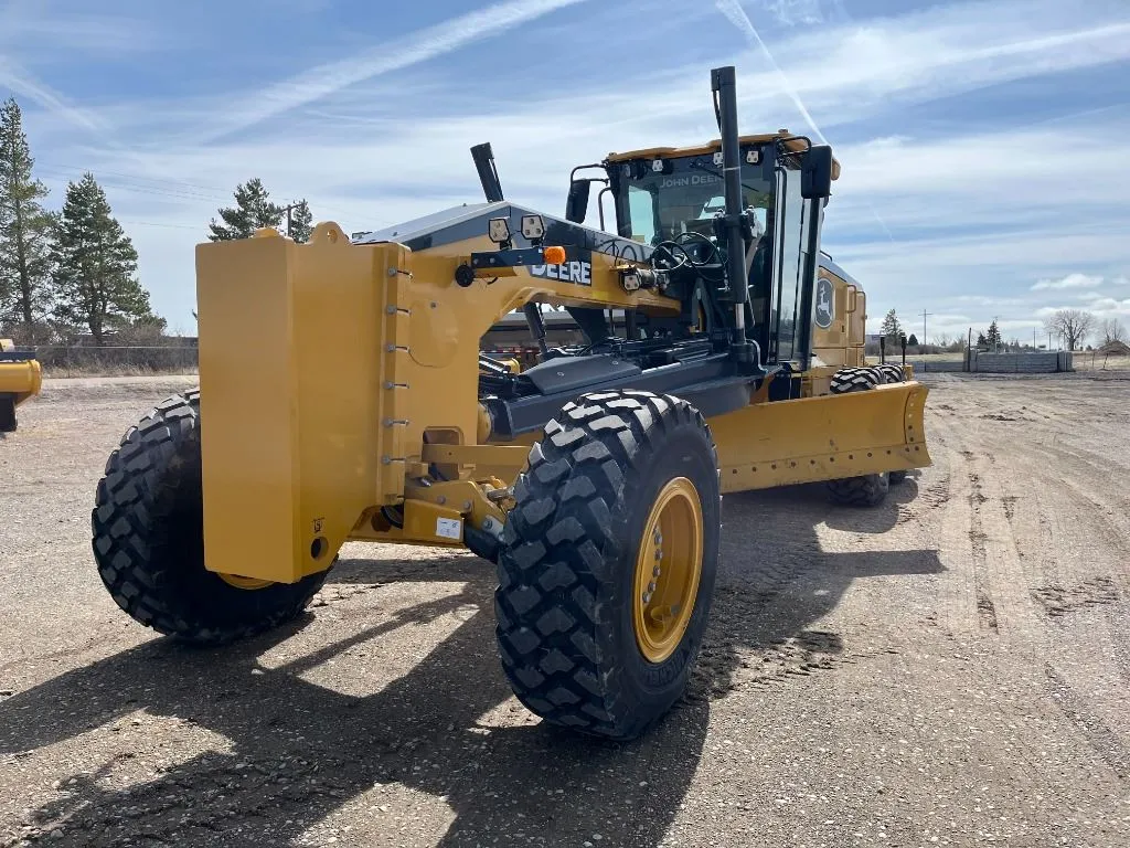 2026 John Deere 872P