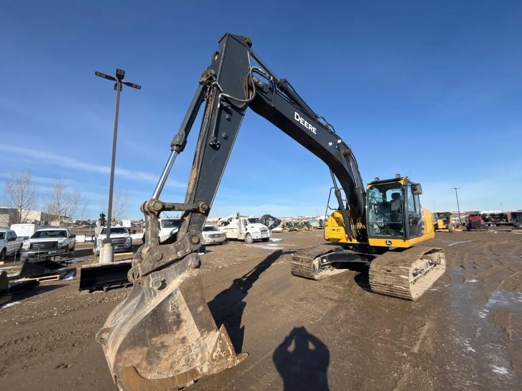 2023 John Deere 210GLC