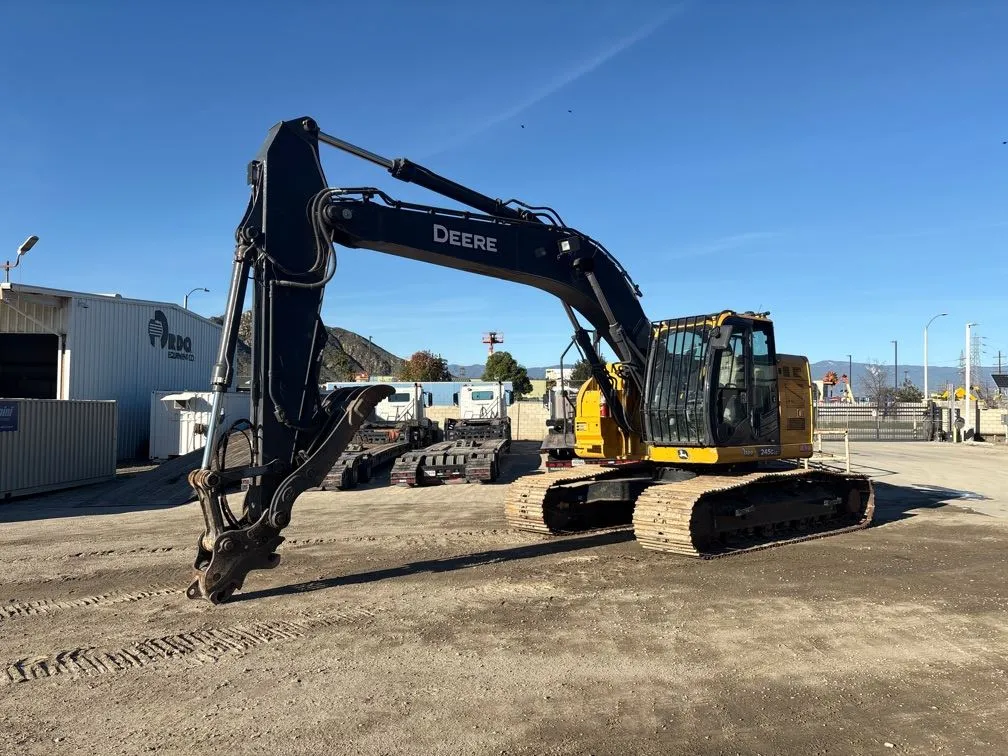 2022 John Deere 245G