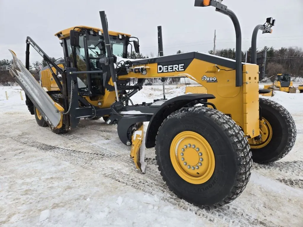 2023 John Deere 672G
