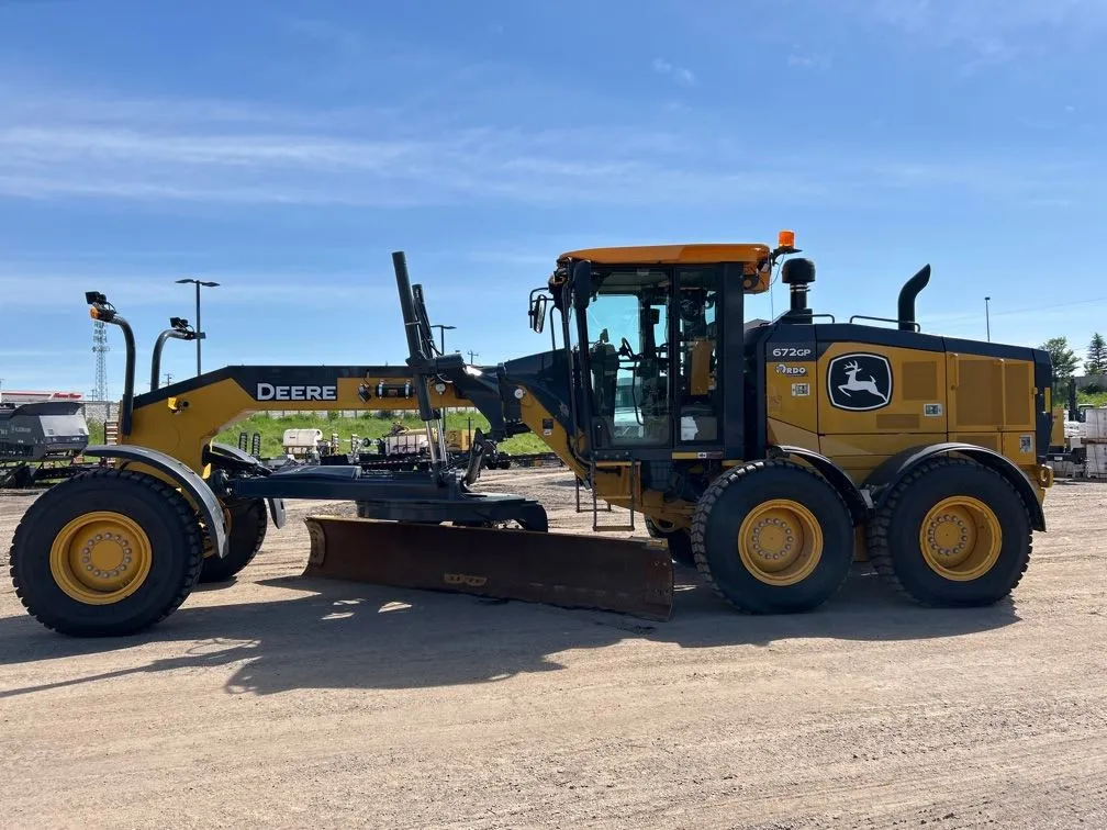 2023 John Deere 672G