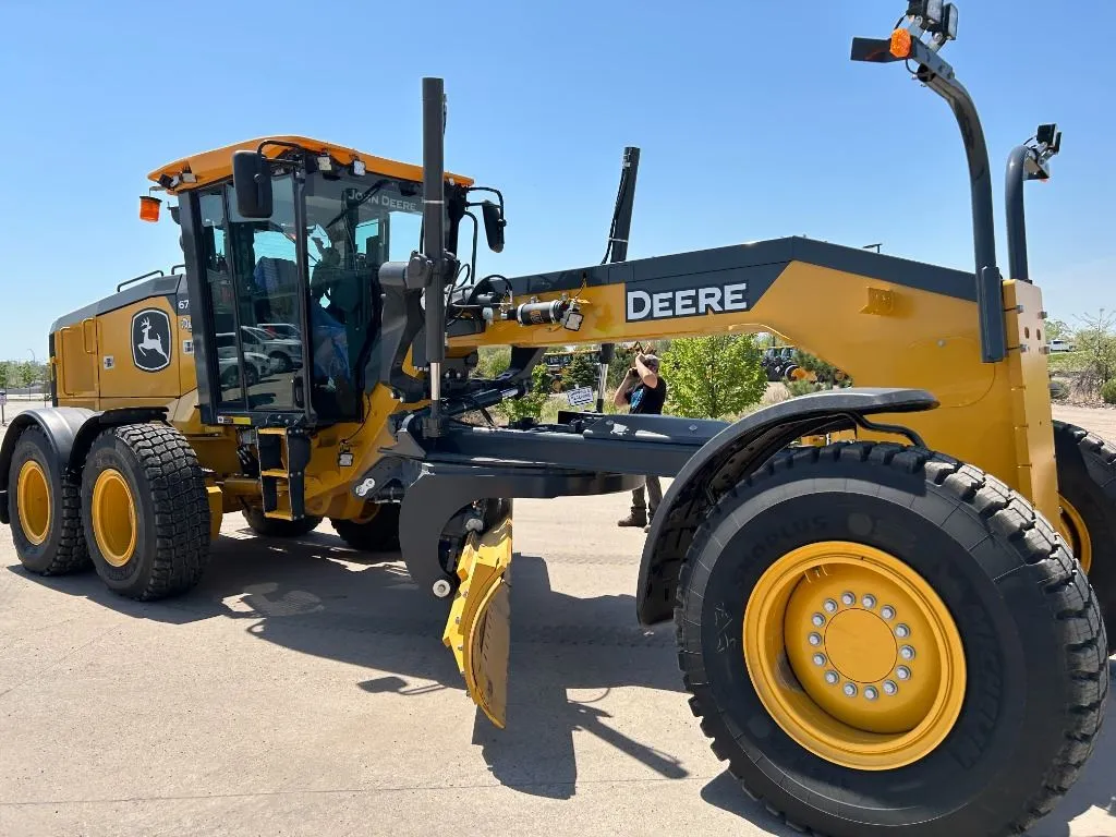 2023 John Deere 672G