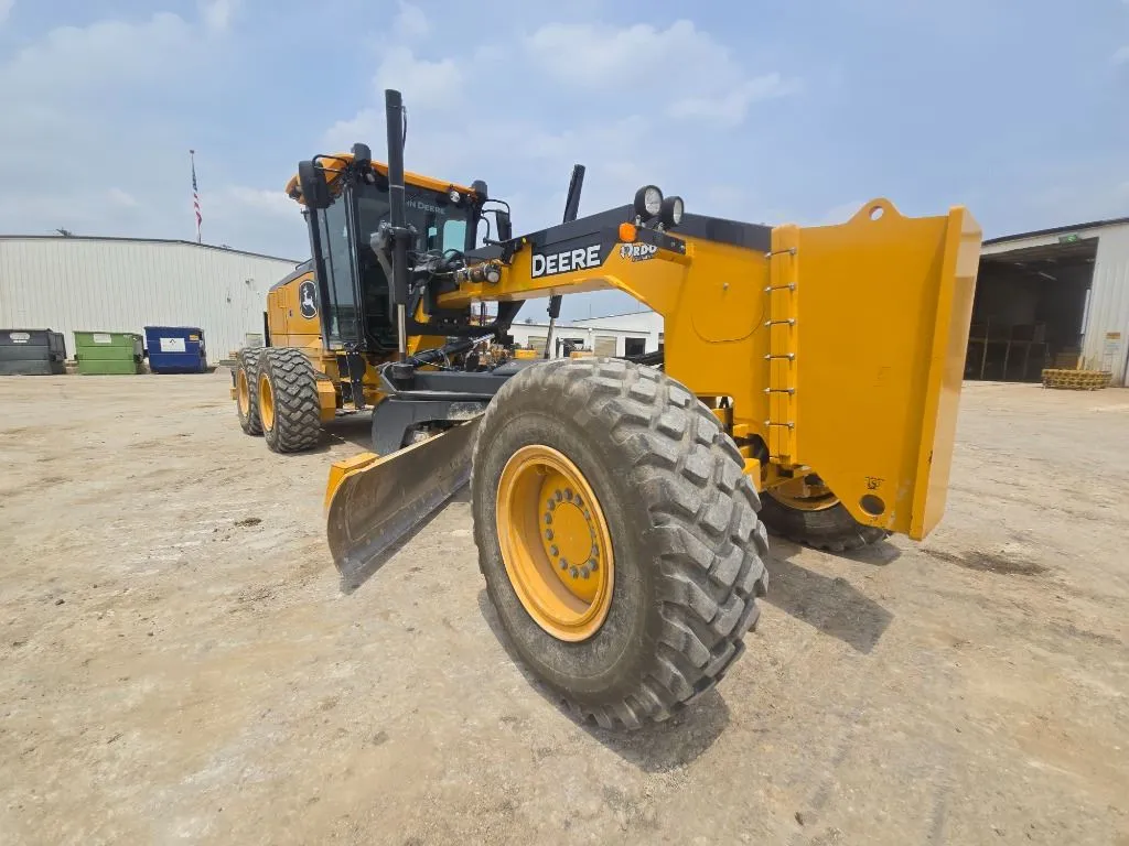 2024 John Deere 672G