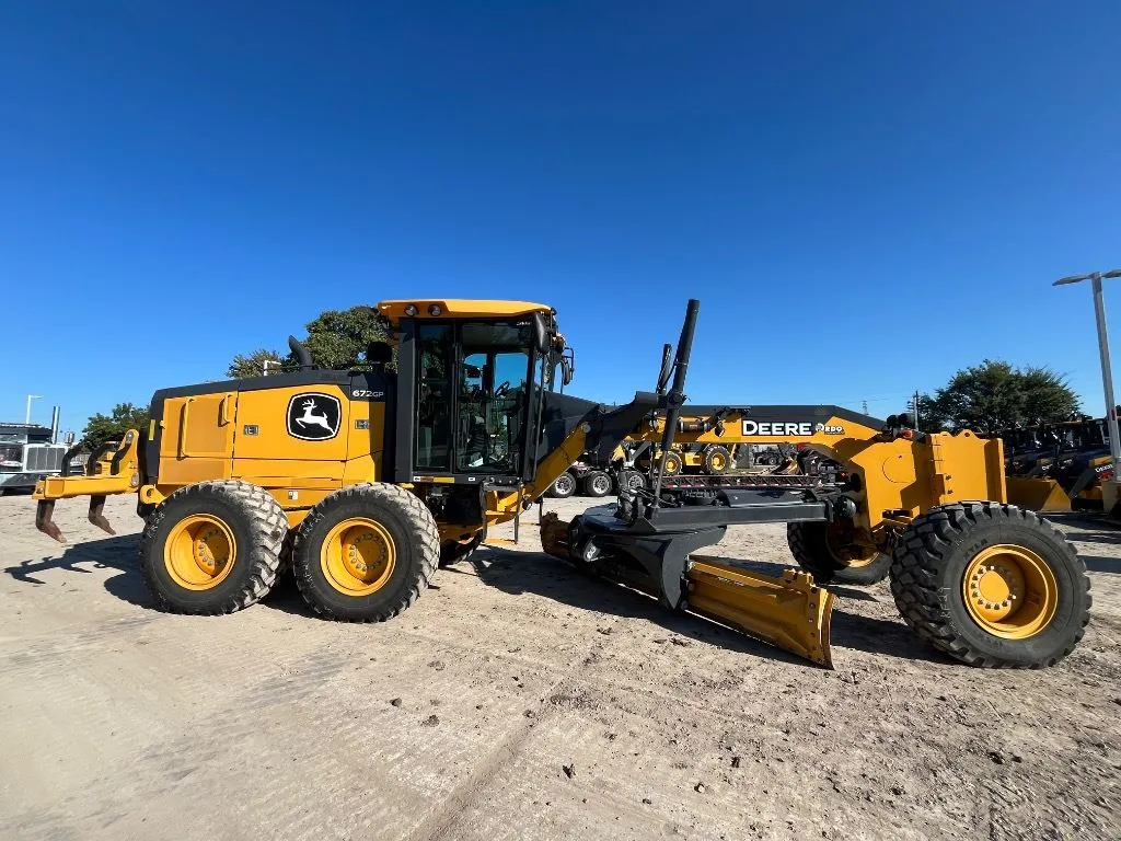 2024 John Deere 672G