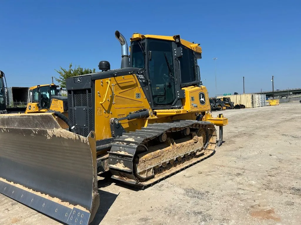 2024 John Deere 700L