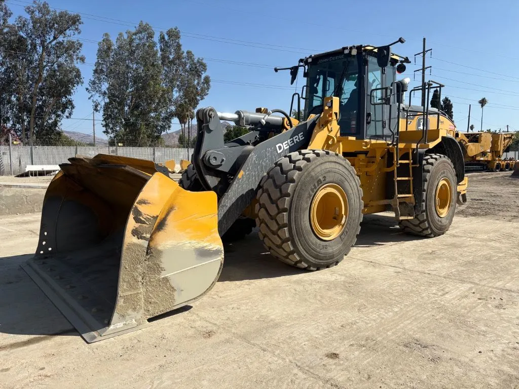 2023 John Deere 744P