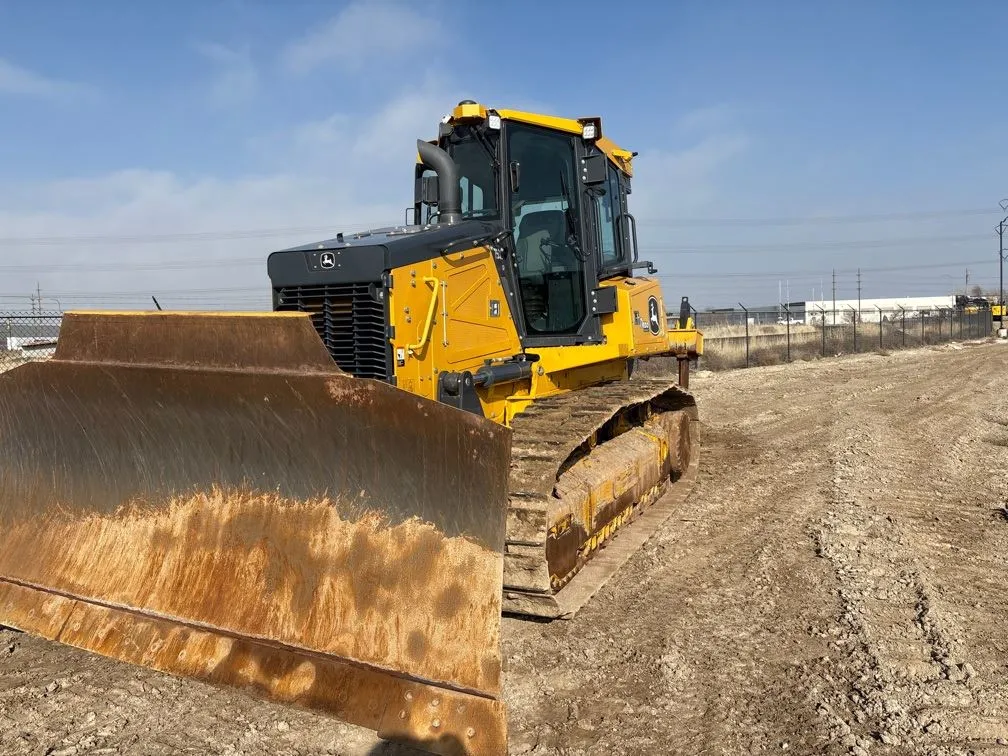 2023 John Deere 750L