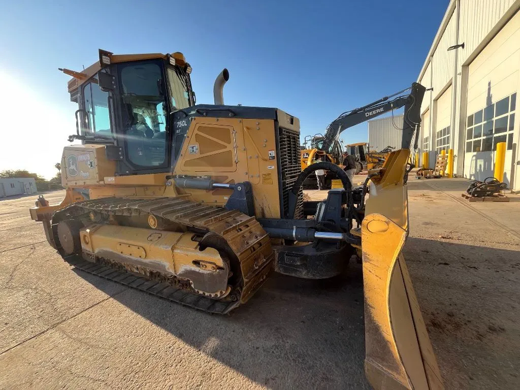 2021 John Deere 750L
