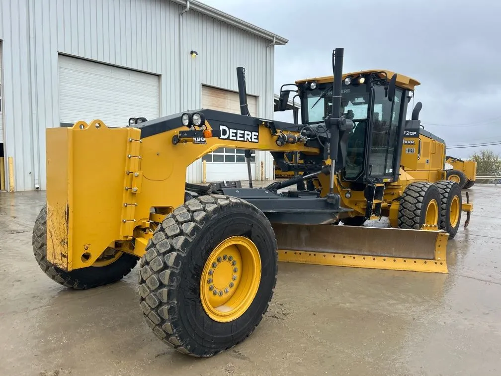 2023 John Deere 772G