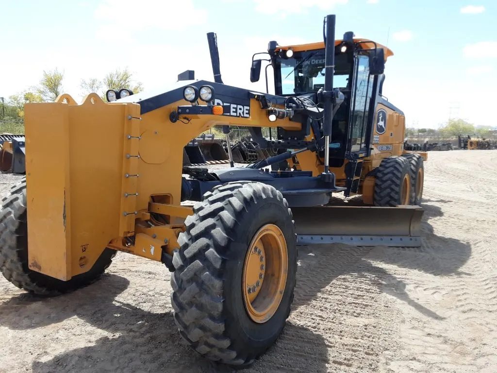2024 John Deere 772G