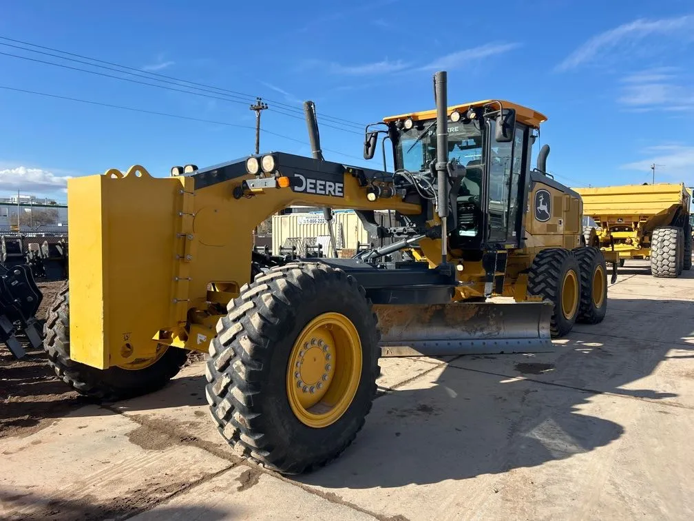 2024 John Deere 772G