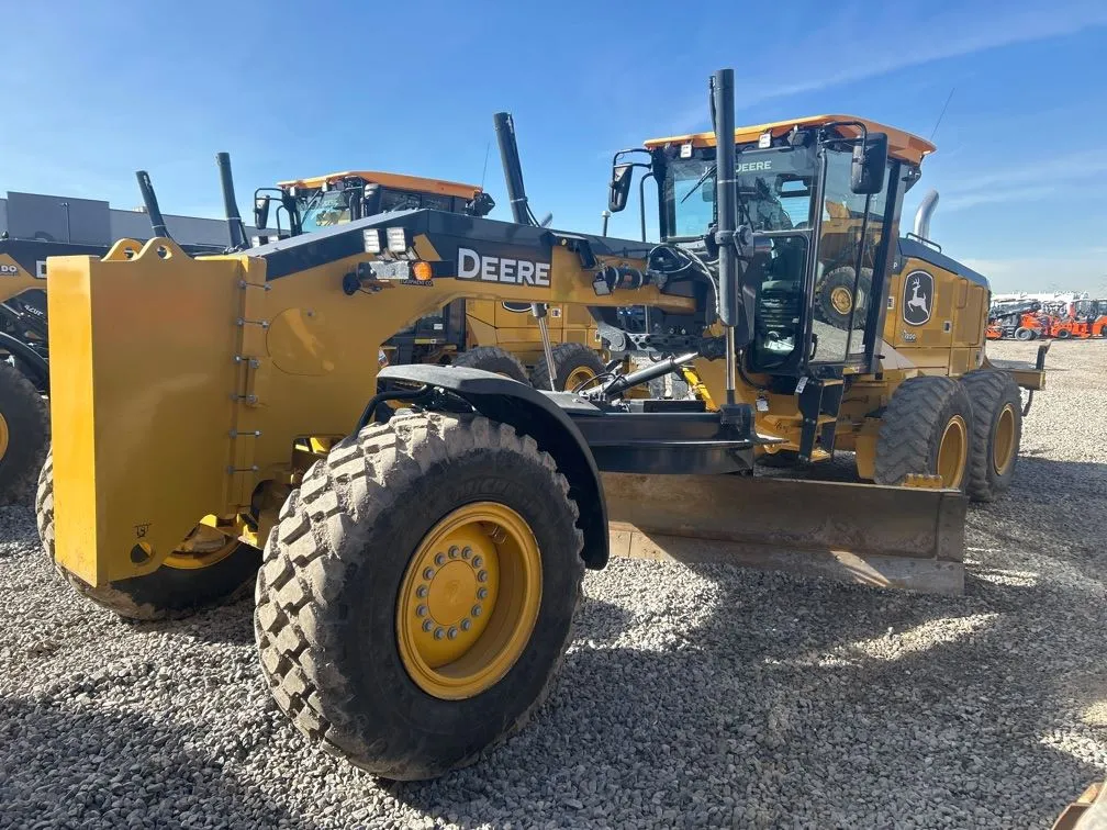 2024 John Deere 772G