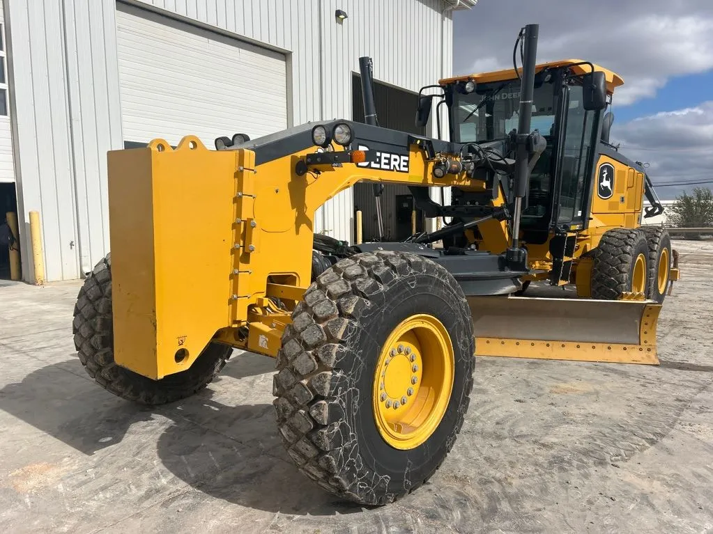2024 John Deere 772G