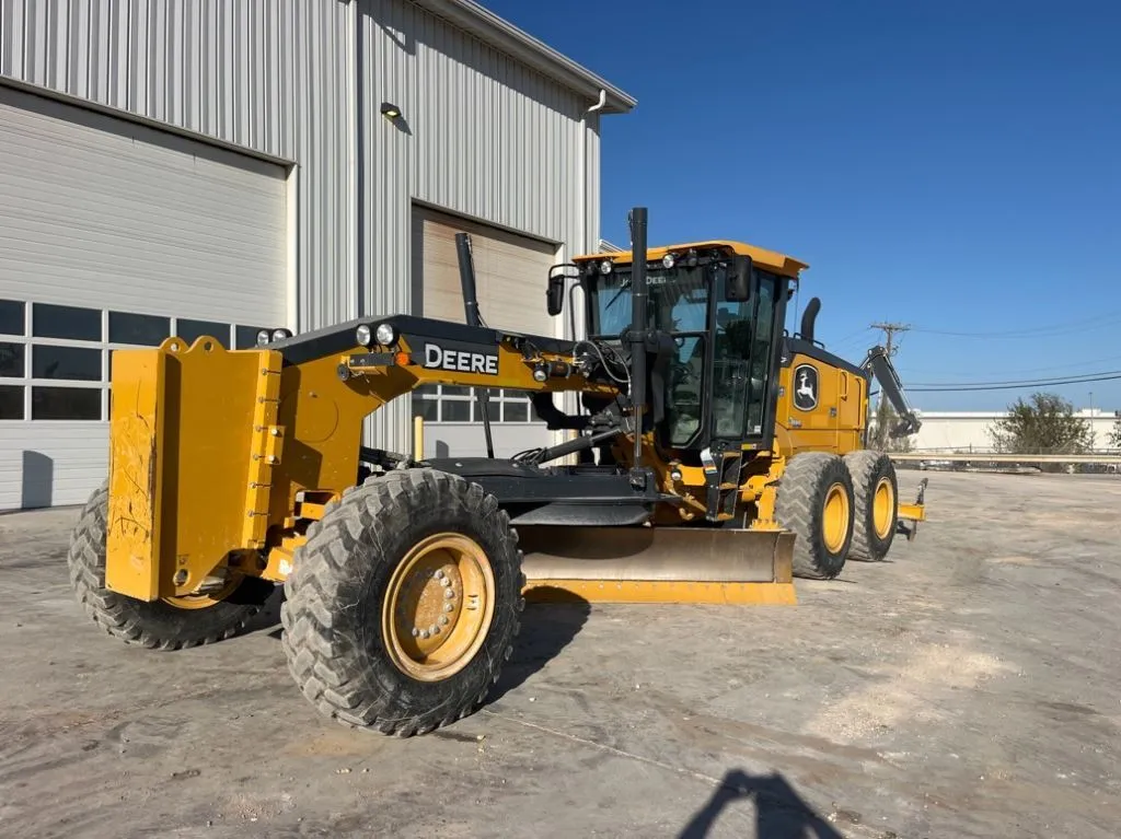 2024 John Deere 772G