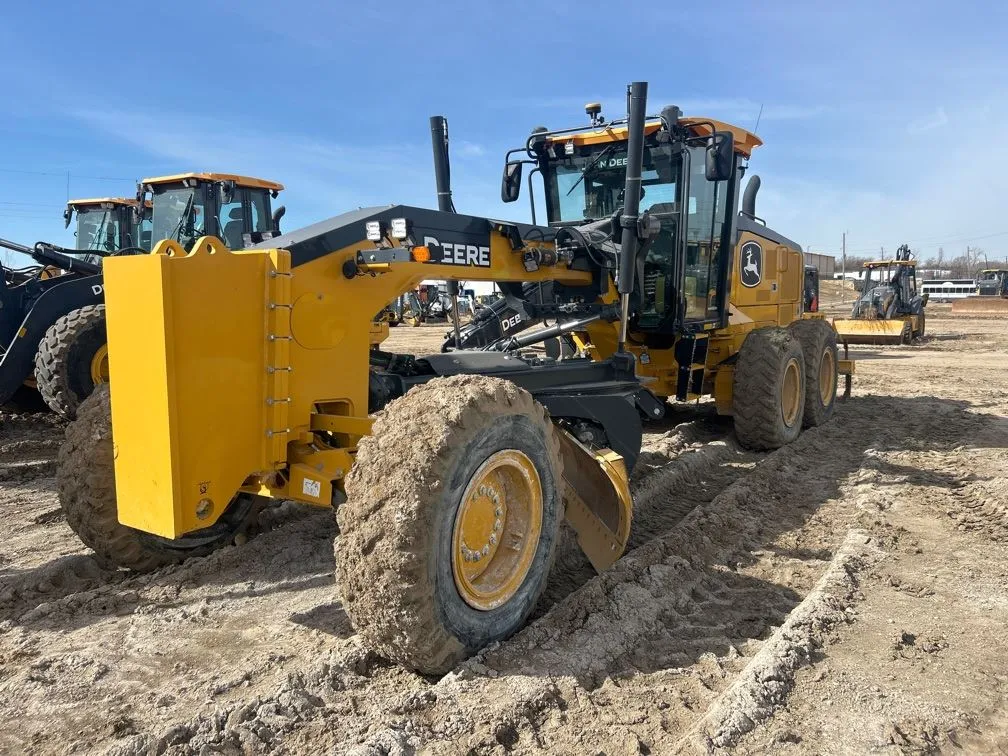 2024 John Deere 772G