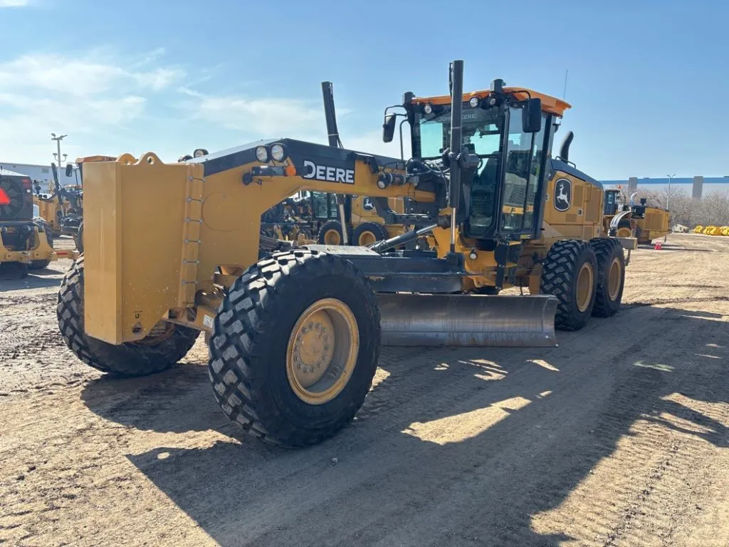 2024 John Deere 772G
